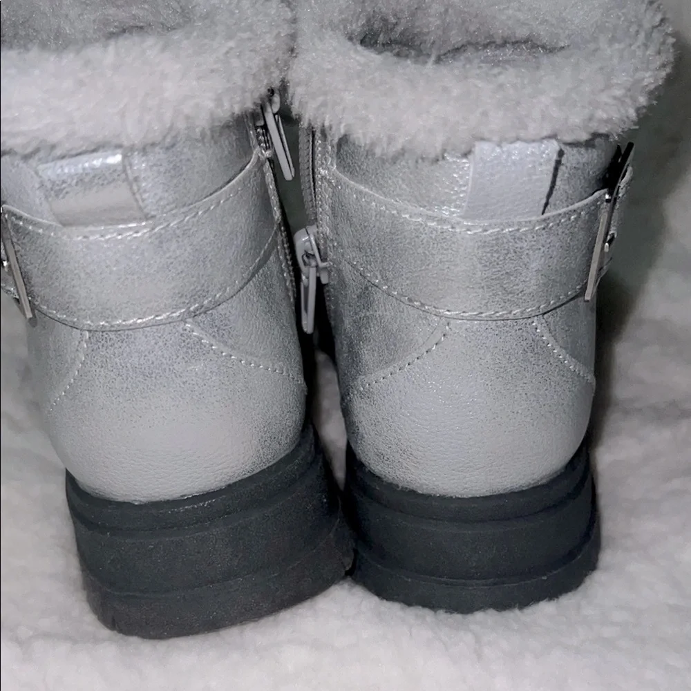 OshKosh B'gosh Silver‎ Kids Boots